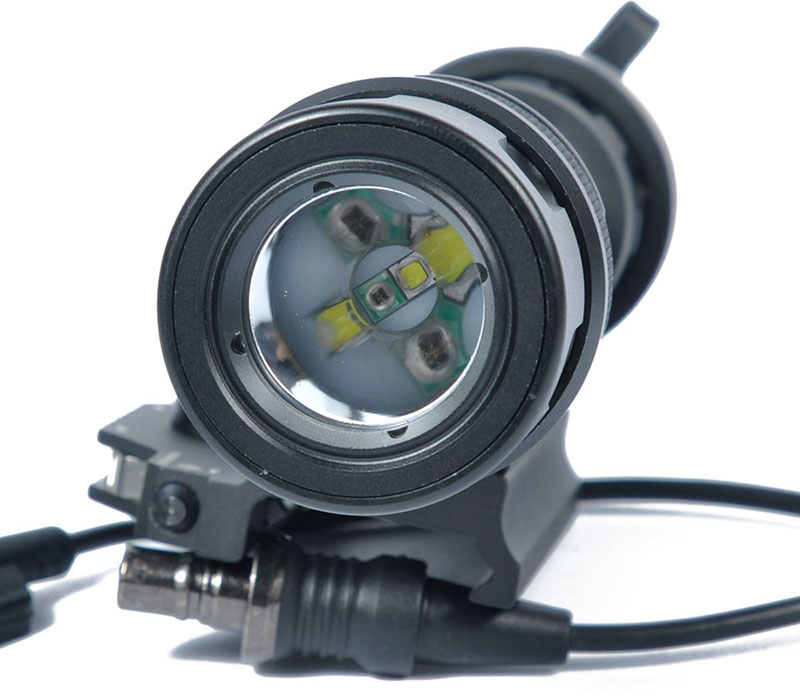 SF M952V LED WeaponLight For Rifles And SMGs White And IR Output